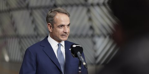 Ο Κυριάκος Μητσοτάκης κάνει δηλώσεις από τις Βρυξέλλες