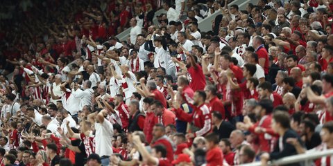 Οι φίλαθλοι του Ολυμπιακού στην αναμέτρηση με τον Παναθηναϊκό για την Super League