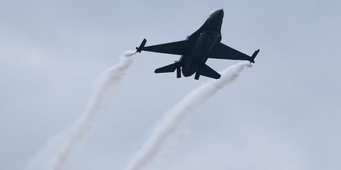 Η εντυπωσιακή επίδειξη της ομάδα «ΖΕΥΣ» στη στρατιωτική παρέλαση