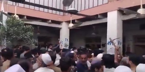 Τραγικό δυστύχημα σε σχολείο στο Πακιστάν -Κατέρρευσε η οροφή, τουλάχιστον 19 νεκροί, παιδιά παραμένουν κάτω από συντρίμμια