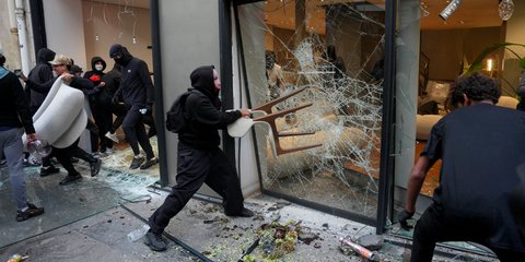 Λεηλασία σε κατάστημα στο Παρίσι
