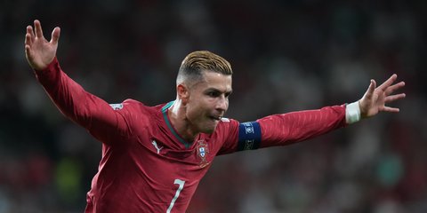 Ο Κριστιάνο Ρονάλντο με τη φανέλα της εθνικής Πορτογαλίας 