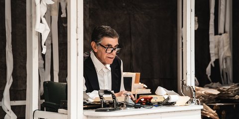 Γιάννης Μπέζος 