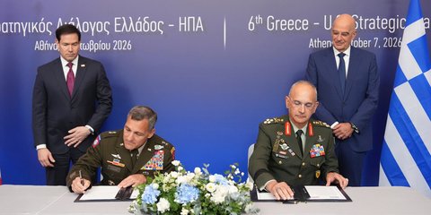 Ο Νίκος Δένδιας με τον Μάρκο Ρούμπιο κατά τη διάρκεια υπογραφής της στρατηγικής συμφωνίας