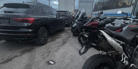 Εξαρθρώθηκε συμμορία που έκλεβε αυτοκίνητα και μοτοσικλέτες στην Αττική -Πώς τα έκαναν «αόρατα», πάνω από 350.000€ το κέρδος τους [εικόνες]