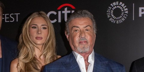 Ο Σιλβέστερ Σταλόνε με την 24χρονη κόρη του, Σκάρλετ, στο κόκκινο χαλί -Παίζουν μαζί σε σειρά [εικόνες]