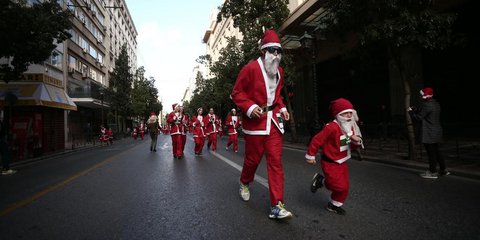 Δρομείς έφεραν τα Χριστούγεννα στην Αθήνα 