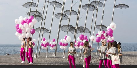 Ροζ πινελιές στις «Ομπρέλες» της Θεσσαλονίκης