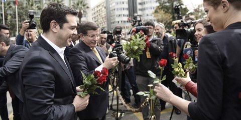 Τα τριαντάφυλλα του Τσίπρα και του Νταβούτογλου