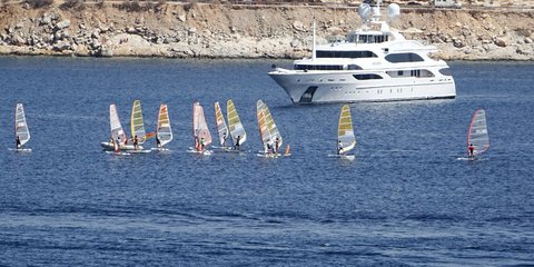 Το καλοκαίρι συνεχίζεται στη Βουλιαγμένη