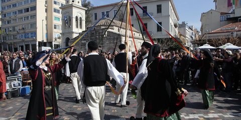Σε αποκριάτικους ρυθμούς η Αθήνα