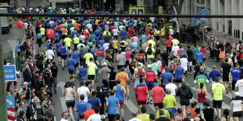 «Ποτάμι» από δρομείς στο κέντρο της Αθήνας