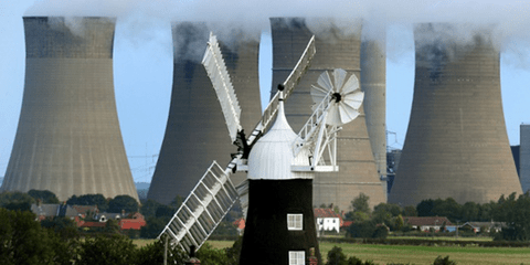 Πολλά έχουν αλλάξει από το 1813, όταν κάποιοι αγρότες έφτιαξαν τον συγκεκριμένο ανεμόμυλο, όπως αποδεικνύει και το φόντο της φωτογραφίας. Παρόλα αυτά, εδώ και 200 χρόνια «γυρίζει» ασταμάτητα. Χάρη στις προσπάθειες εθελοντών, αυτή η «πινελιά» ιστορίας του 