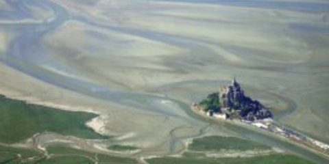 Δέκα νησιά βγαλμένα από τα παραμύθια: Οταν τα κάστρα ξεπροβάλλουν μέσα από το νερό [εικόνες]