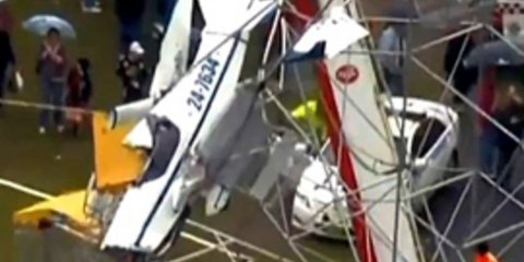 Αεροπλάνο έπεσε σε Λούνα Παρκ!