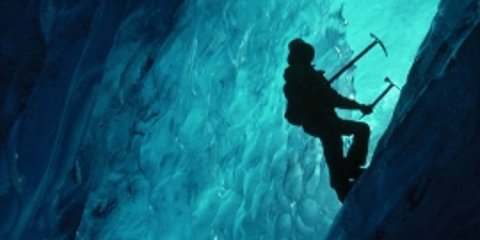 Απίστευτες εικόνες από τις παγωμένες σπηλιές της Αλάσκας