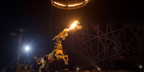 Ο δράκος-άλογο: H Γαλλία και η Κίνα γιορτάζουν 50 χρόνια διπλωματικών σχέσεων