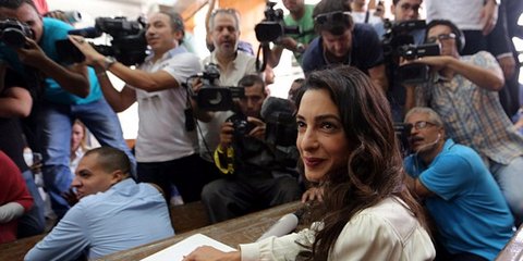 Η κυρία Κλούνεϊ στο δικαστήριο....