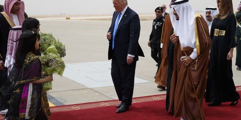 Κόκκινο χαλί για τον Τραμπ στη Σαουδική Αραβία