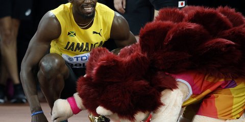 Η μασκότ... υποκλίνεται στον Μπολτ