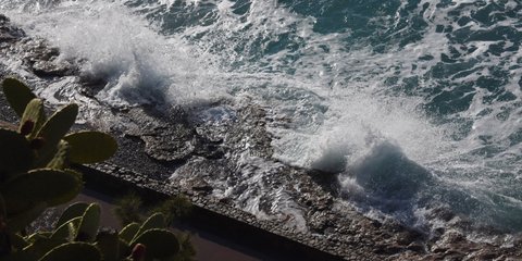 Αγρια ομορφιά: Θαλασσοταραχή στην παραλία Αρβανιτιάς στο Ναύπλιο