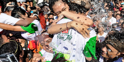 Φεστιβάλ φιλιού στην Ινδονησία: Οταν η αγάπη διώχνει την κακοτυχία