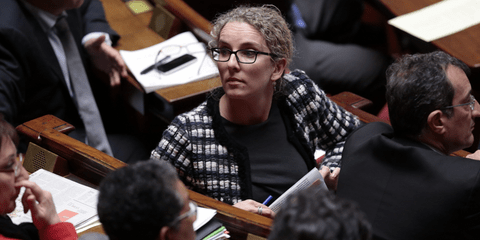 Ντελφίν Μπατό. Μέχρι χθες Υπουργός Οικολογίας στη Γαλλία εκδιώχθηκε από την κυβέρνηση όταν επέκρινε τον Φρανσουά Ολάντ γιατί μείωσε τις κοινωνικές δαπάνες για το 2014.