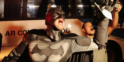 «Η εικόνα της ημέρας»: Η ακρίβεια εκνεύρισε και τον... Μπάτμαν