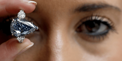 Η εικόνα της ημέρας: Το μεγαλύτερο μπλε διαμάντι του κόσμου 