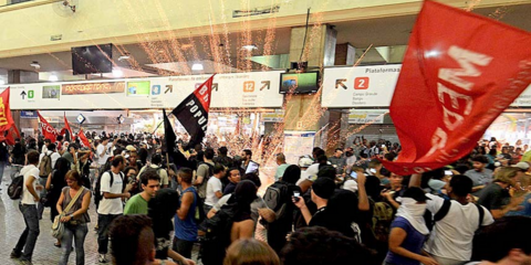 Η ζωή συνεχίζεται στην παραλία της Φορταλέζα, στη Βραζιλία, μακριά από τα στάδια του Μουντιάλ