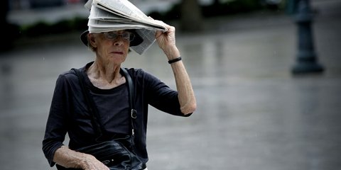 Φθινοπωρινή βροχή στην Αθήνα - Φωτογραφία: EUROKINISSI/ΣΤΕΛΙΟΣ ΜΙΣΙΝΑΣ