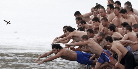 Βουτιά για το Σταυρό: Παγωμένα Θεοφάνια στη Βουλγαρία