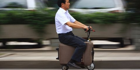 Η απίστευτη πατέντα ενός Κινέζου -Εφτιαξε ένα όχημα-βαλίτσα