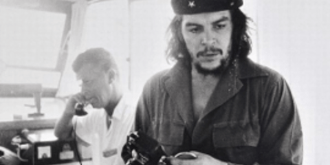 Σπάνιες φωτογραφίες με τον Τσε και τον Κάστρο σε στιγμές χαλάρωσης [εικόνες]