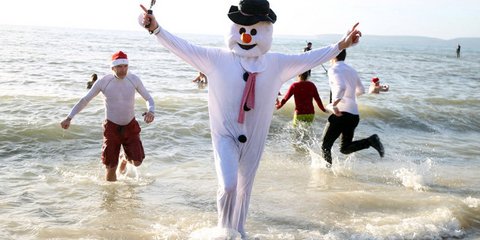 Χριστουγεννιάτικα μακροβούτια για καλό σκοπό