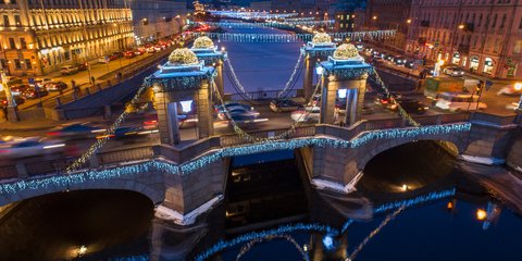  Παραμυθένια χριστουγεννιάτικη ατμόσφαιρα στην «Βενετία του Βορά», την Αγία Πετρούπολη στη Ρωσία -Φωτογραφία: AP Photo/Dmitri Lovetsky