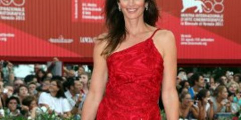 H Cindy βάζει φωτιά στα κόκκινα στην Βενετία 