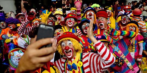  Η selfie των κλόουν