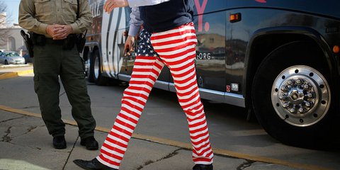 Οι συνεργάτες του Τεντ Κρουζ «χτυπούν» στο πατριωτικό συναίσθημα!