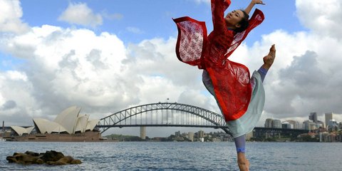 Μπαλέτο μπροστά από την όπερα
