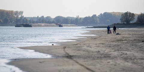 Φορτηγίδες «κόλλησαν» στον Δούναβη