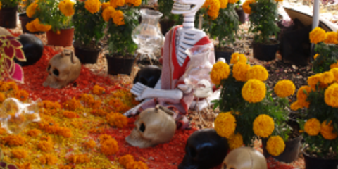 Η μέρα των Νεκρών - Το Μεξικό γιορτάζει και ο κόσμος... ανατριχιάζει