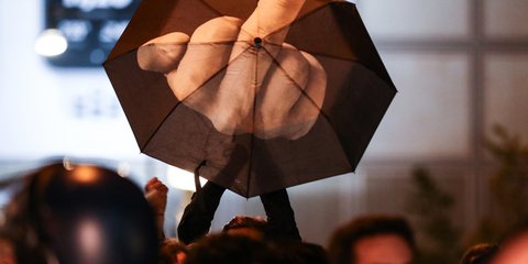 «Μισούμε τους ναζί» -Αντιδράσεις και επεισόδια μετά το ακροδεξιό σοκ στη Γερμανία με την άνοδο του AfD