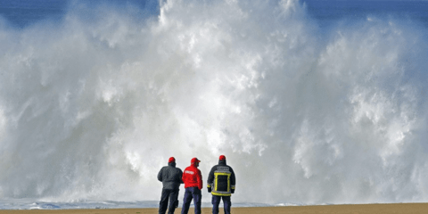 Περιμένοντας ένα θαύμα μπροστά στην οργή της φύσης