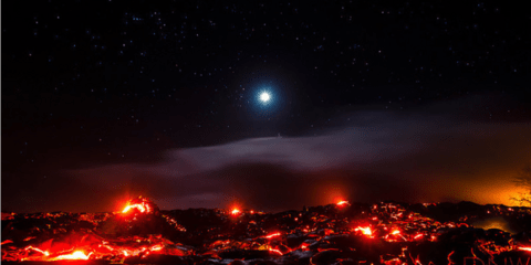 Κόλαση και Παράδεισος μαζί: Η πανσέληνος πάνω από το ηφαίστειο της Χαβάης