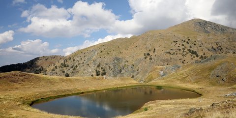 Μια αλπική λίμνη στην Ελλάδα -Δρακόλιμνη, στο Σμόλικα, σε υψόμετρο 2.150 μέτρων