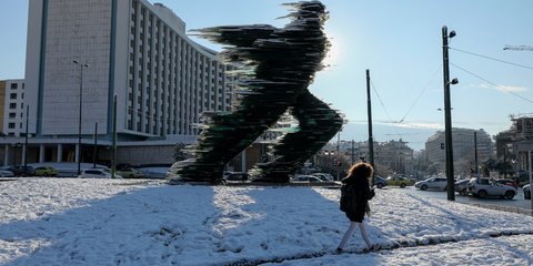 Ο Δρομέας στο Hilton πασπαλισμένος με χιόνι 