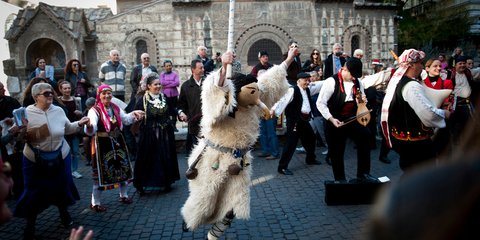 Χριστουγεννιάτικα έθιμα της Θράκης στην Καπνικαρέα 