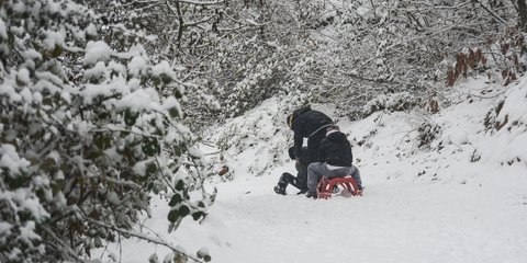 Παιχνίδι στα χιόνια στη Χαλκιδική
