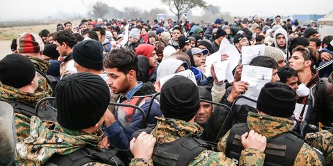 Εγκλωβισμένοι στην Ειδομένη χιλιάδες πρόσφυγες